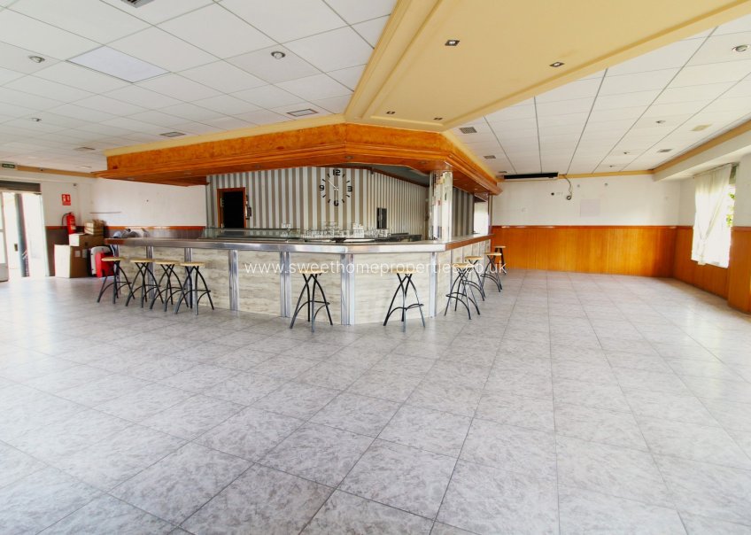 Reventa - Commercial - Jacarilla