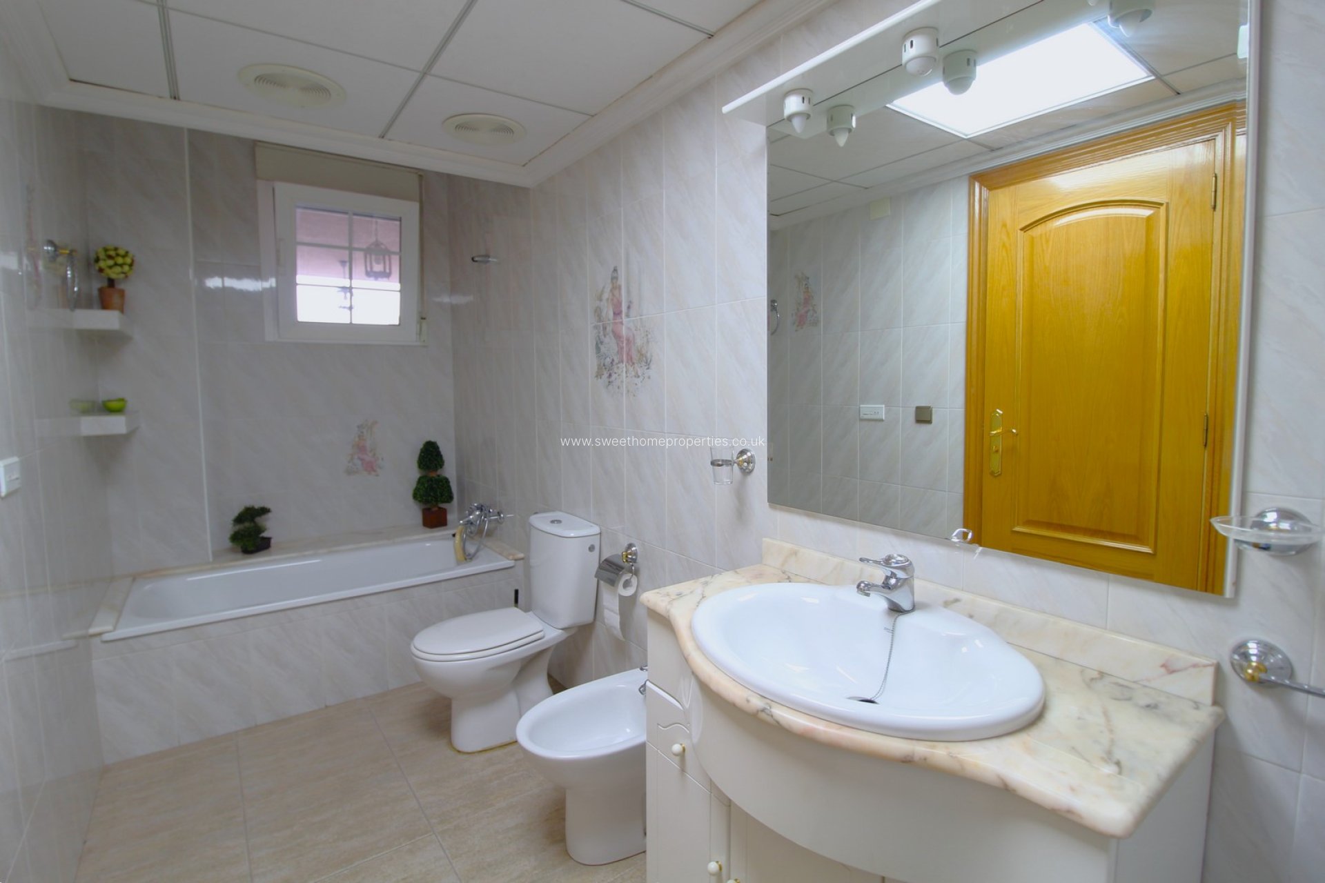 Reventa - Commercial - Jacarilla