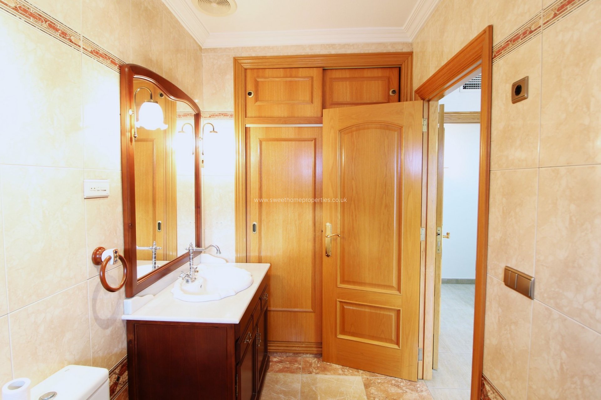 Reventa - Commercial - Jacarilla