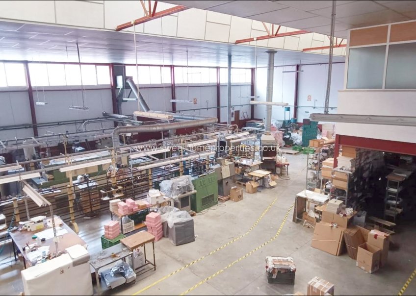 Reventa - Commercial - Monovar - Pastoret