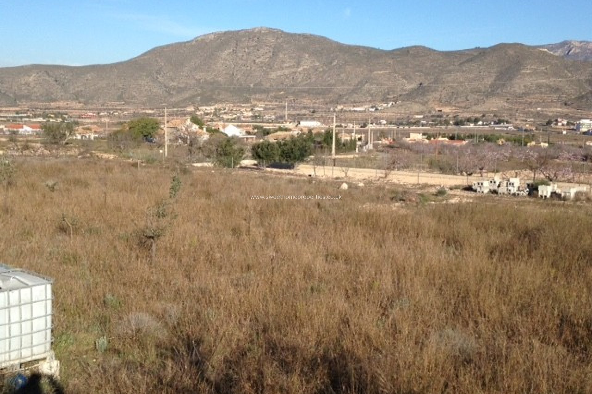 Reventa - Plot - Hondon De Los Frailes