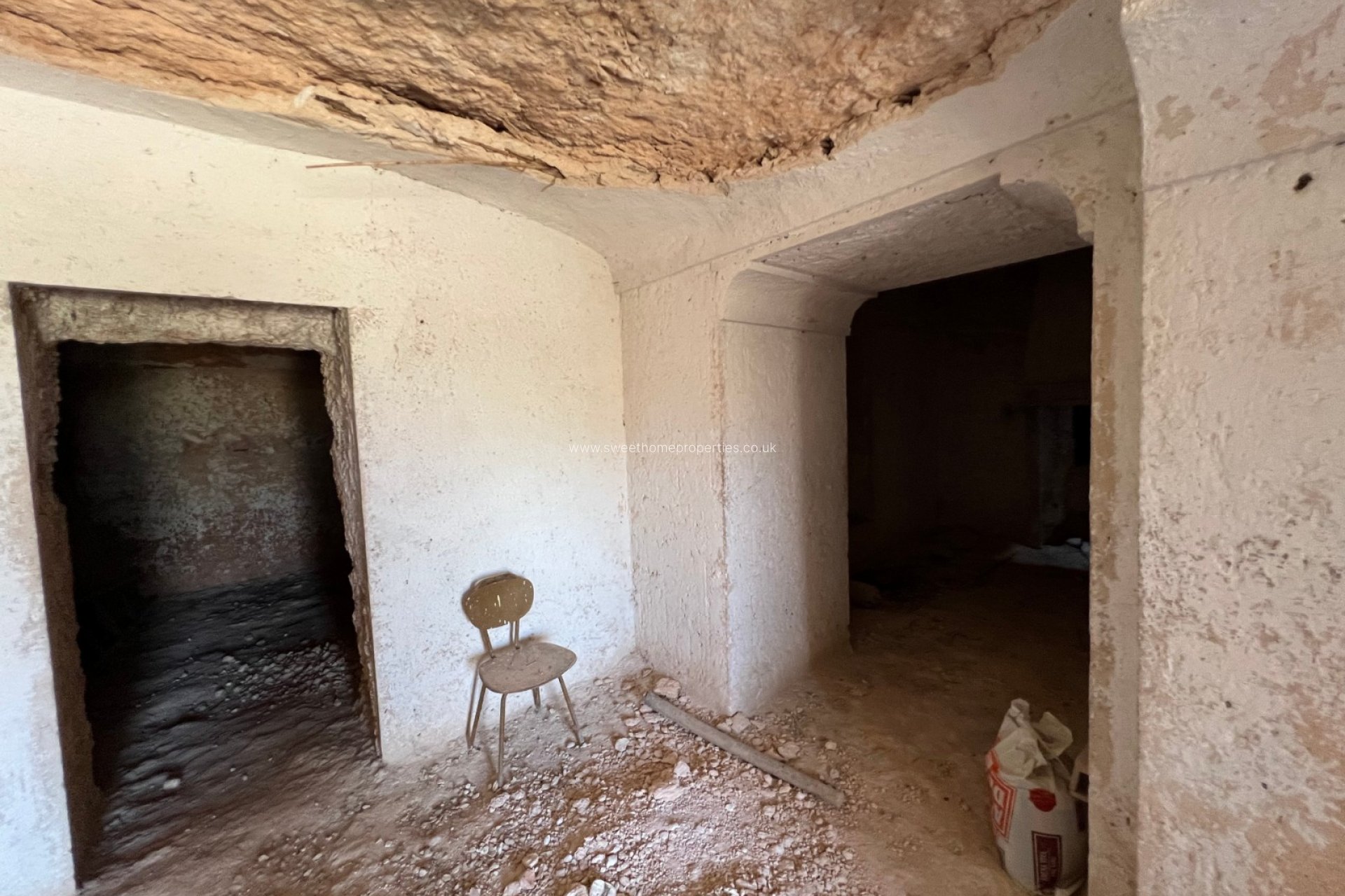 Reventa - Plot - Hondon De Los Frailes