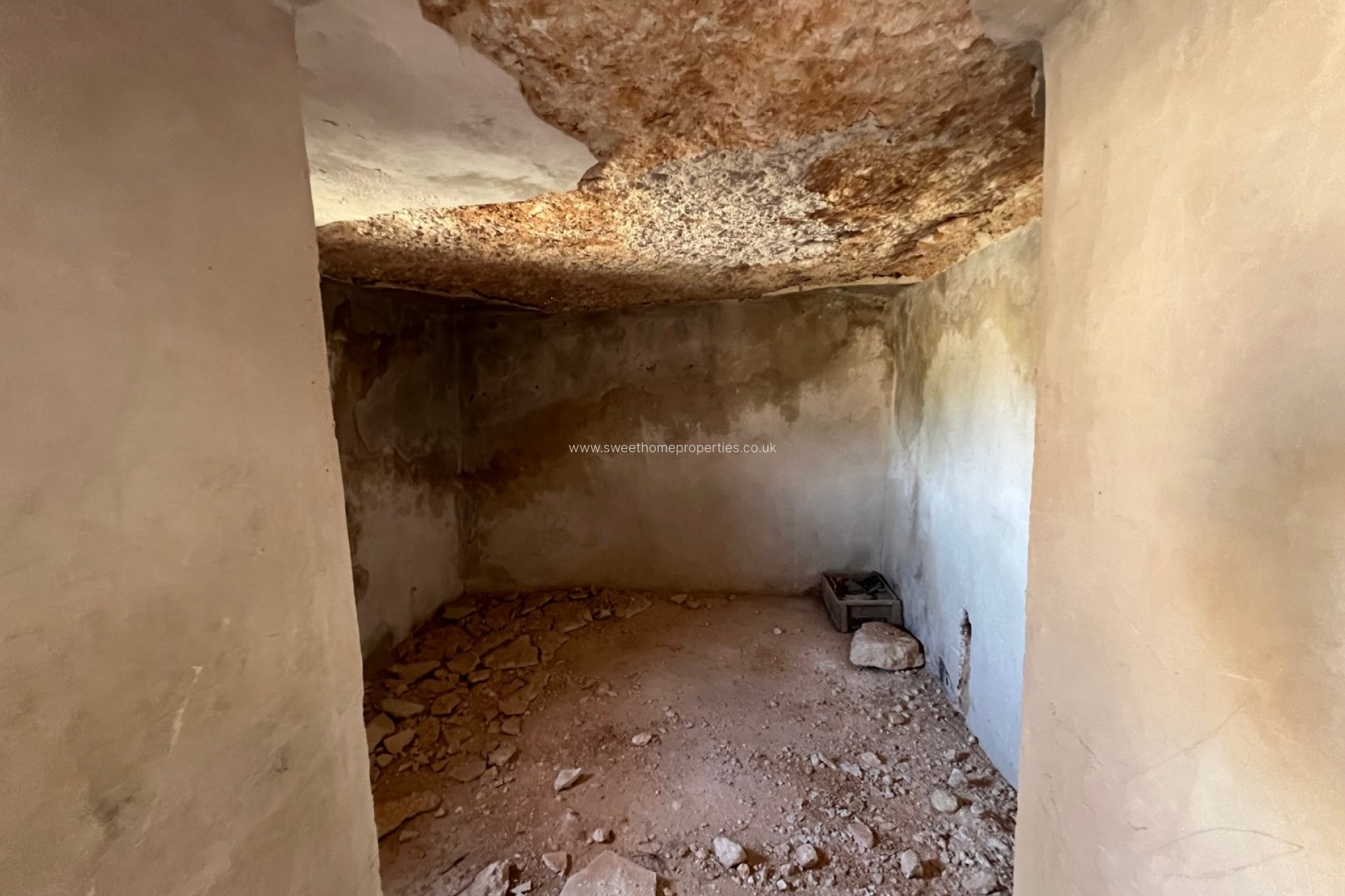 Reventa - Plot - Hondon De Los Frailes
