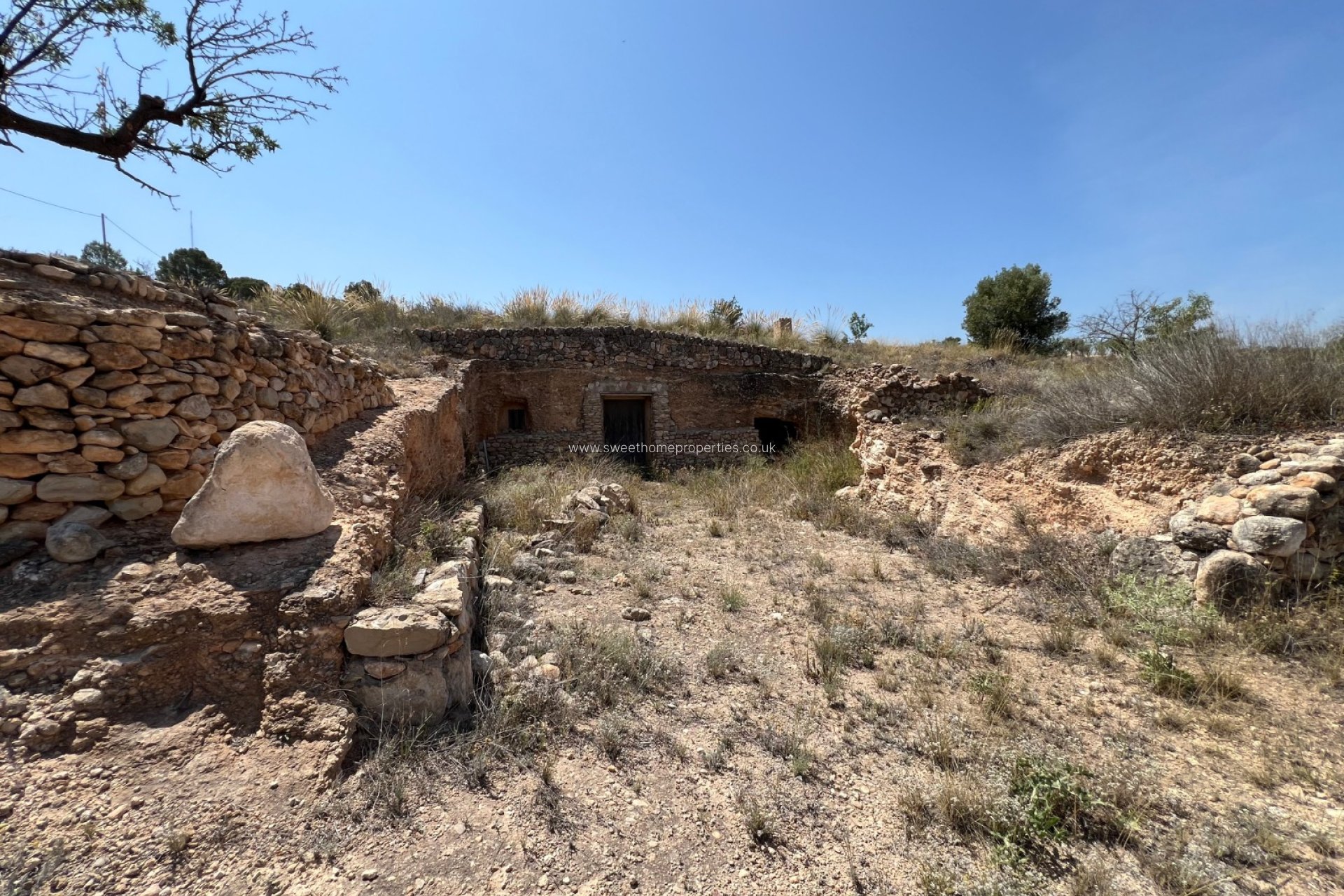 Reventa - Plot - Hondon De Los Frailes