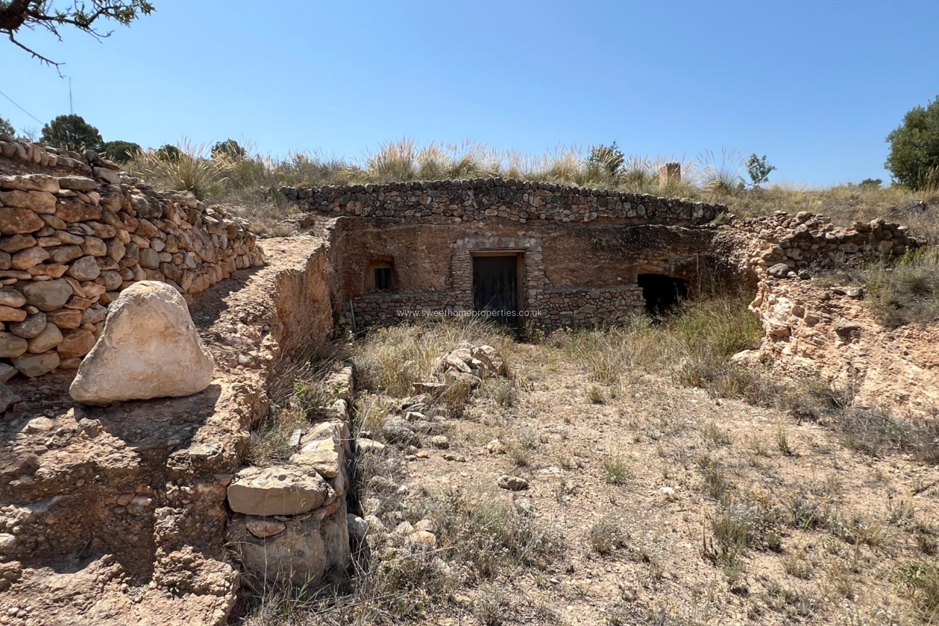 Reventa - Plot - Hondon De Los Frailes