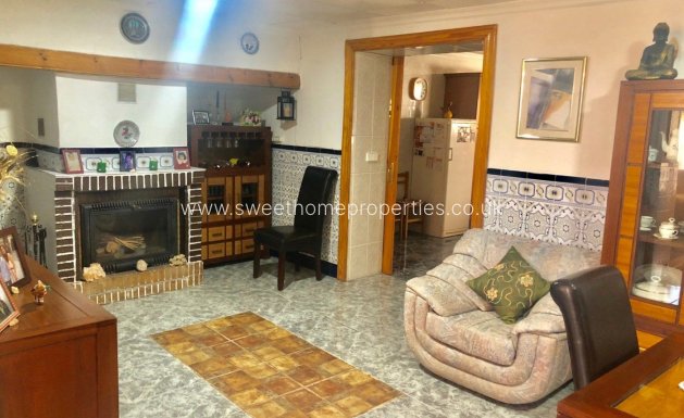 Town house - Resale - Algueña -
                Algueña