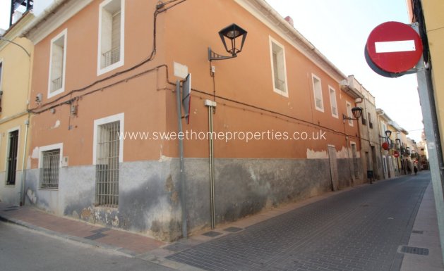 Town house - Reventa - Aspe -
                Centro