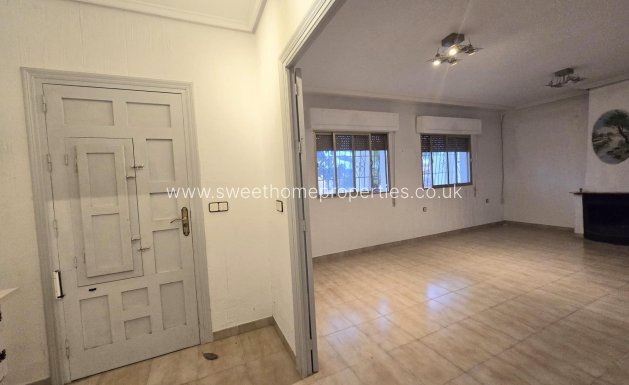 Villa - Resale - Macisvenda -
                Macisvenda