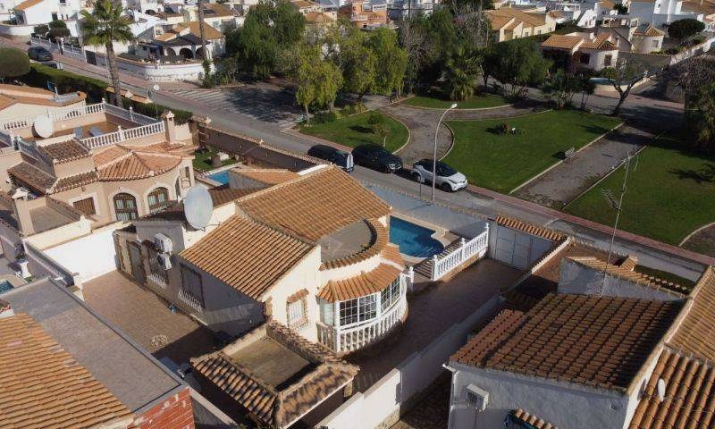 Re-sale - Villa - Playa Flamenca - Alicante