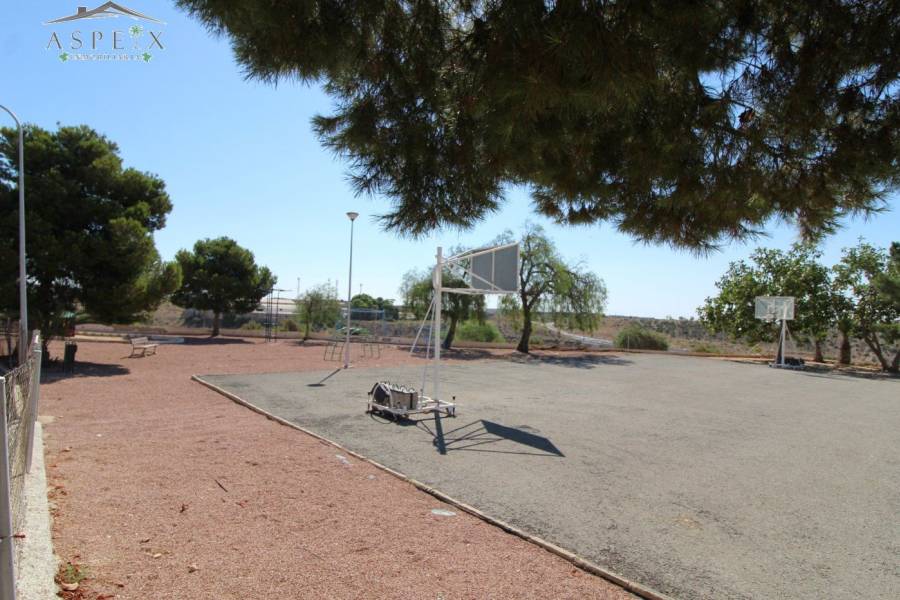 Re-sale - Country house - Elche