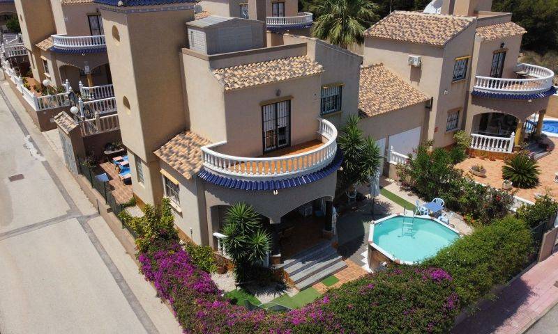 Re-sale - Villa - Villamartin