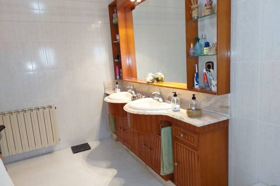 Re-sale - Country house - Monovar