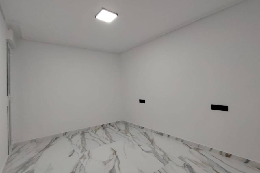 Re-sale - Flat - Elche