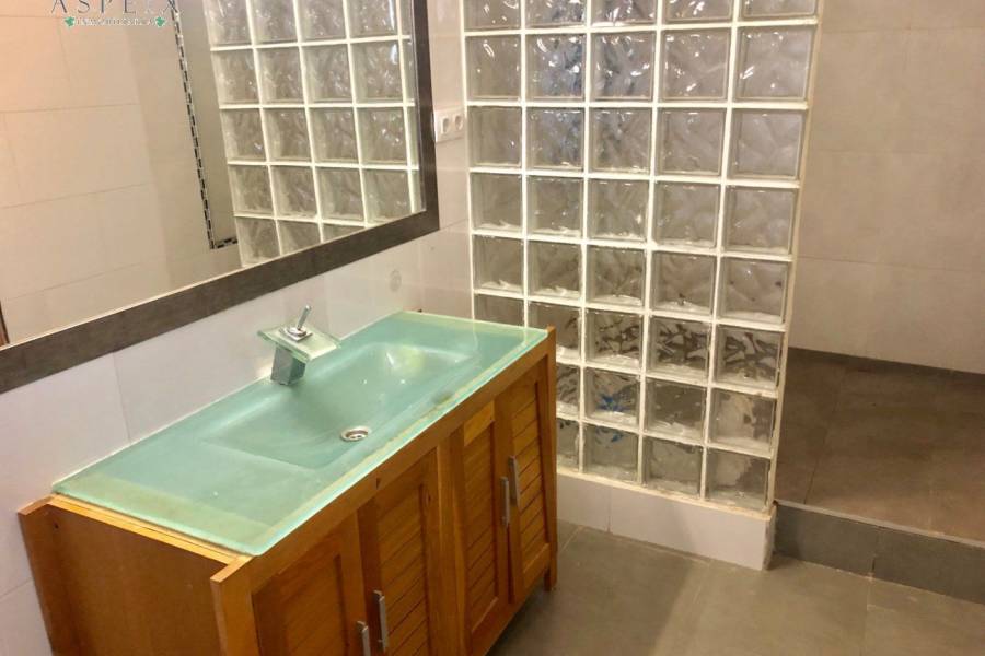 Re-sale - Villa - La Romana - ALCANÁ