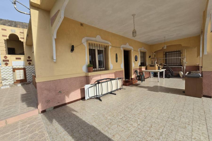 Re-sale - Country house - Hondon De Las Nieves