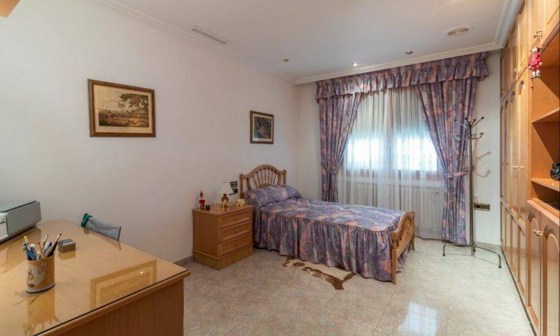 Re-sale - Villa - Elche