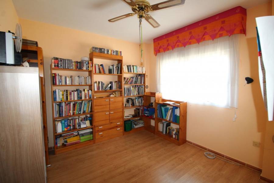 Re-sale - Villa - Elche