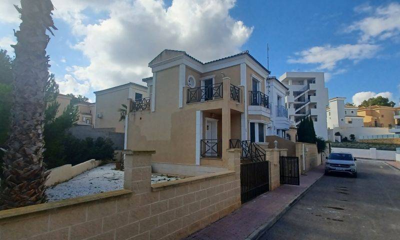 Re-sale - Villa - Orihuela