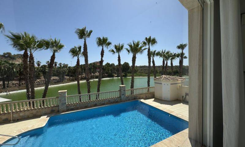 Re-sale - Villa - Villamartin