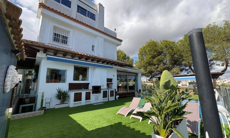 Re-sale - Villa - Villamartin