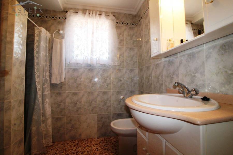 Re-sale - Country house - Hondon De Las Nieves