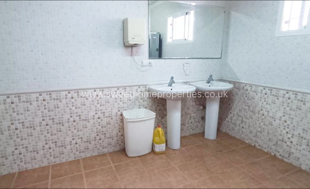 Resale - Commercial - Monovar - Pastoret