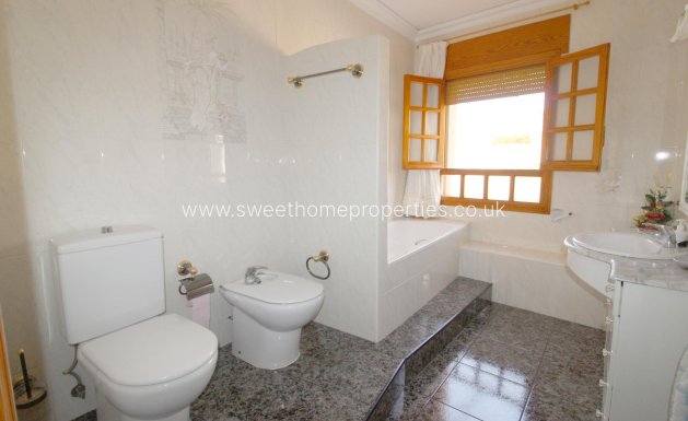 Resale - Town house - Hondon De Las Nieves - CENTRO