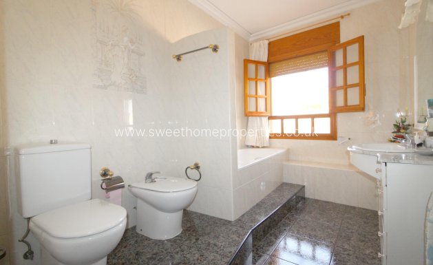 Resale - Town house - Hondon De Las Nieves - CENTRO