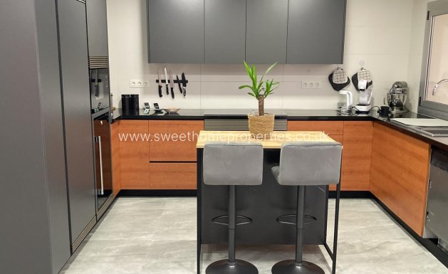 Resale - Villa - Petrer - Loma badá