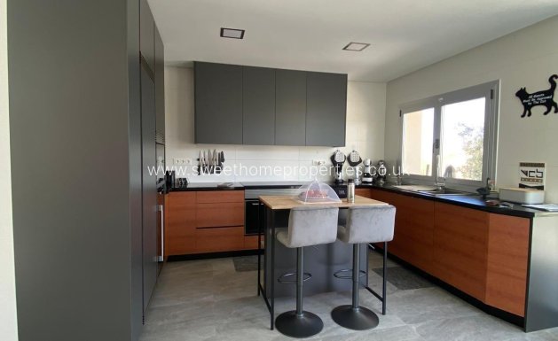 Resale - Villa - Petrer - Loma badá