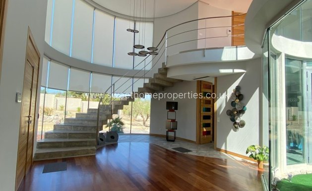 Resale - Villa - Petrer - Loma badá