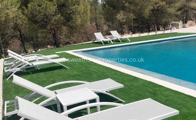 Resale - Villa - Petrer - Loma badá