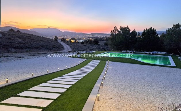 Resale - Villa - Petrer - Loma badá