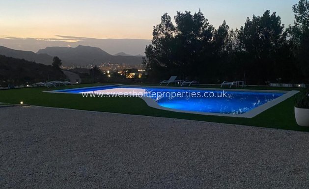 Resale - Villa - Petrer - Loma badá