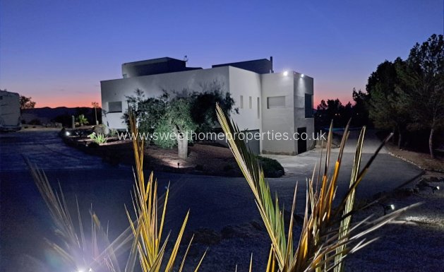 Resale - Villa - Petrer - Loma badá