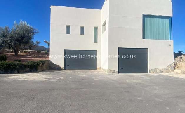 Resale - Villa - Petrer - Loma badá