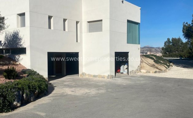 Resale - Villa - Petrer - Loma badá