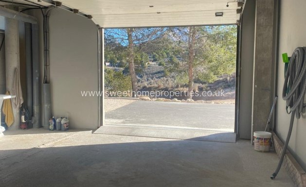 Resale - Villa - Petrer - Loma badá