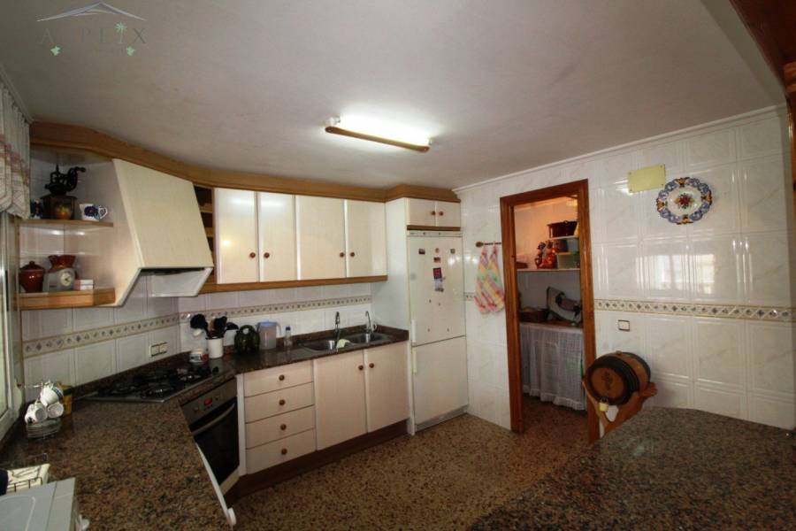 Re-sale - Country house - Hondon De Las Nieves