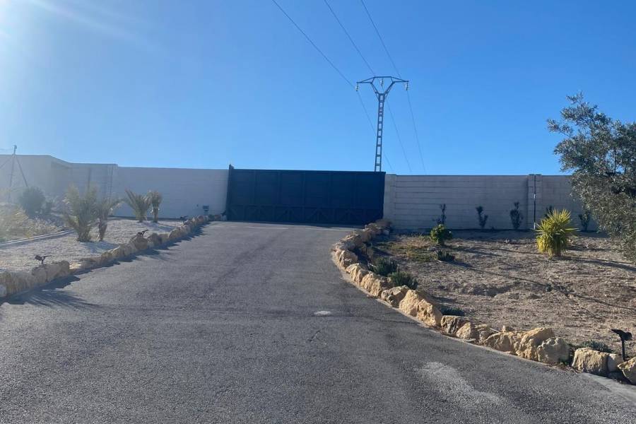 Re-sale - Country house - Petrer - Loma badá