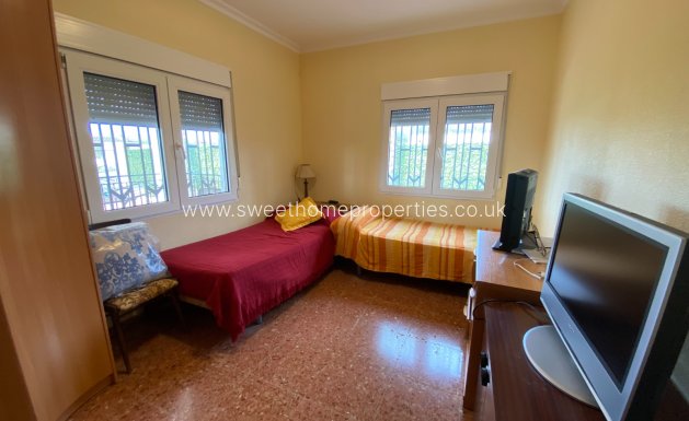 Resale - Country house - Sax