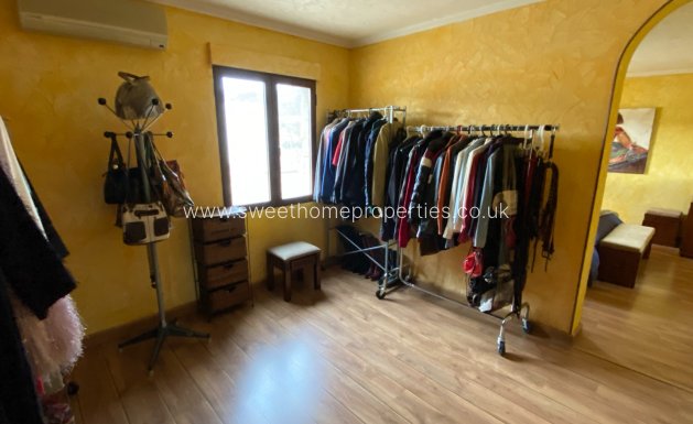 Resale - Country house - Sax