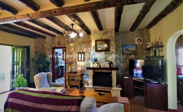 Resale - Country house - Novelda
