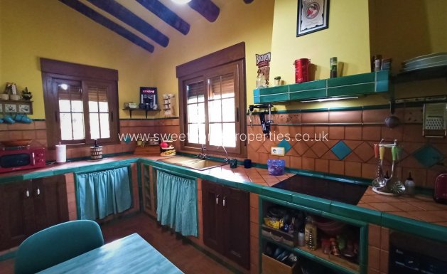 Resale - Country house - Novelda