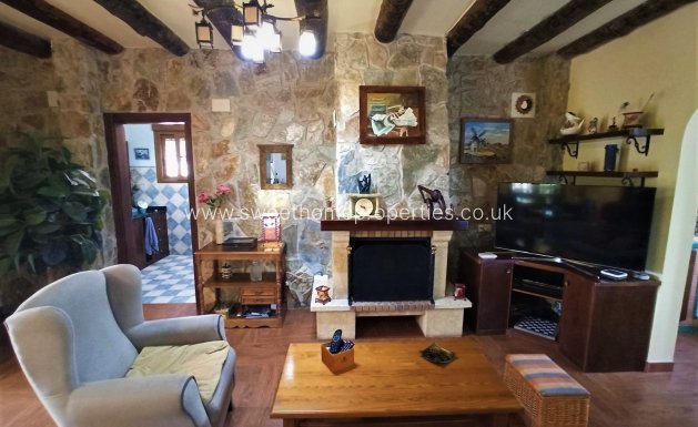 Resale - Country house - Novelda