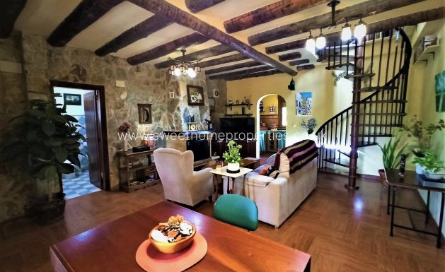 Resale - Country house - Novelda