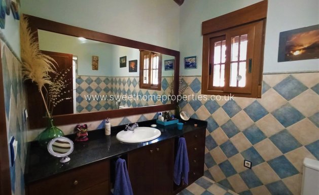 Resale - Country house - Novelda