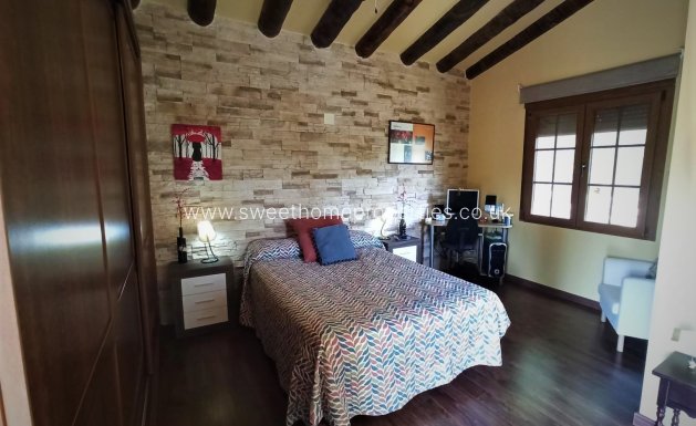 Resale - Country house - Novelda