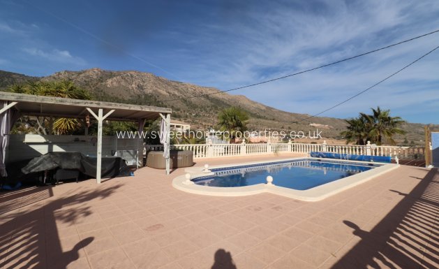 Resale - Villa - La Romana