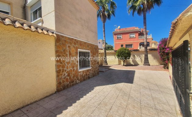 Resale - Villa - Orihuela Costa - Villamartin